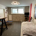 Messe-Apartment, 4 Schlafzimmer, 80 Qm, Garten - 6 Km Zur Messe, Verkehrsguenstig, Ruhig, Parkplaetze